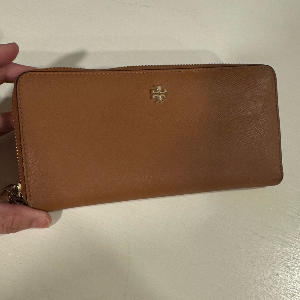Tory Burch Emerson Fold Wallet - Picture 2 of 10